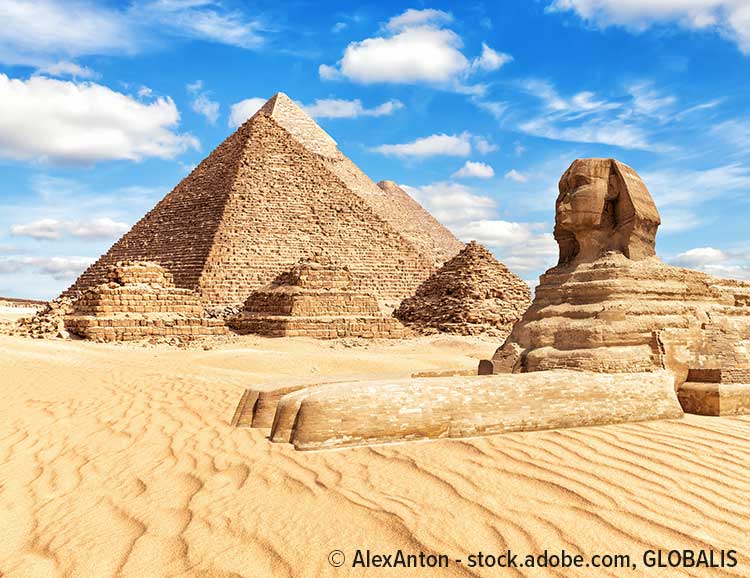 Sphinx vor den Pyramiden in Gizeh