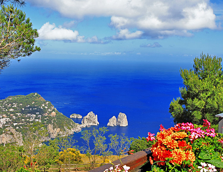 Capri: Blick auf I Faraglioni